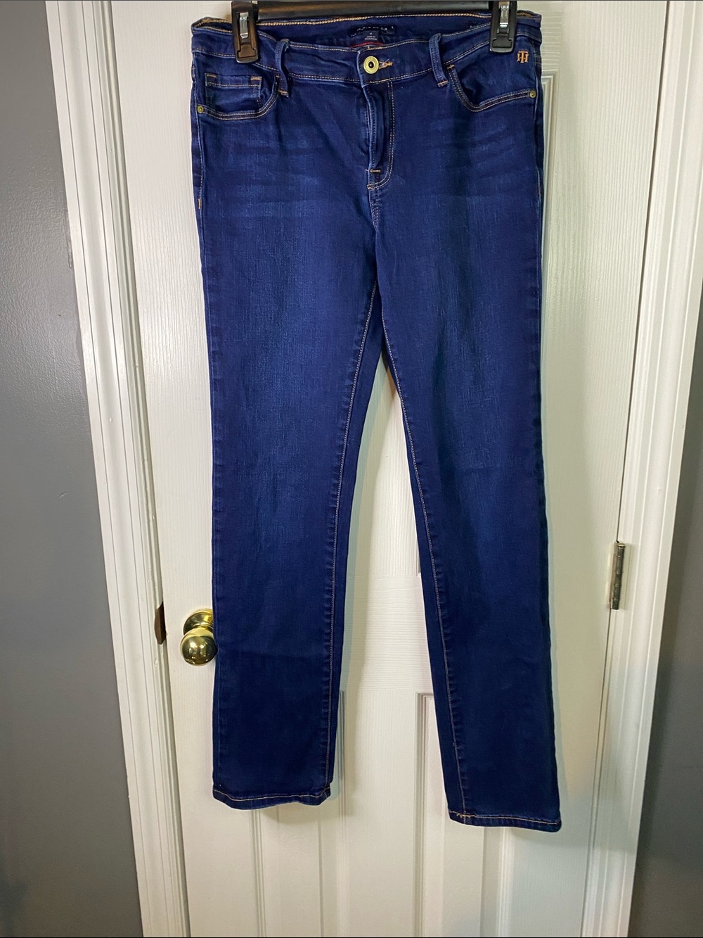 Tommy Hilfiger Women's Navy Straight-Leg Jeans Size 8.